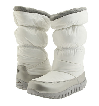 focus hole Incredible 6pm Winter Boot Clearance - Save Up to 80% Off (Mountrek Puffer Boots for  $22, Reg. $99)