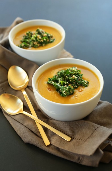 SIMPLE-Pumpkin-Soup-with-Sesame-Kale-Topping-vegan-glutenfree